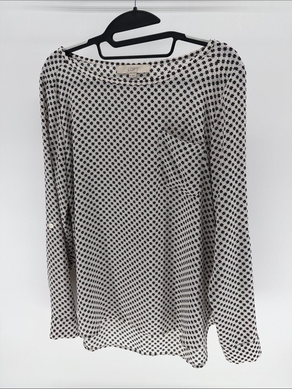 LOFT Black and White Geometric Long-Sleeve Top women’s M